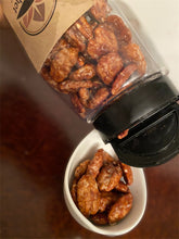 Cargar imagen en el visor de la galería, Candied Pecan Halves - MUST HAVE (440 gr)